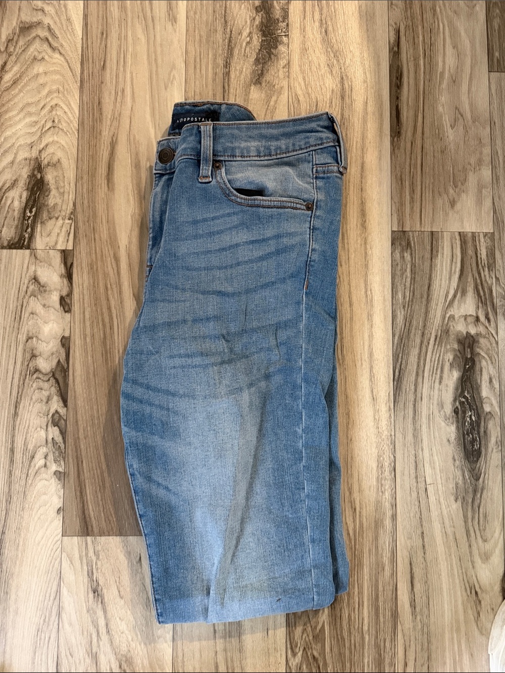 Aeropostale women’s Medium Blue Slim Straight Jeans